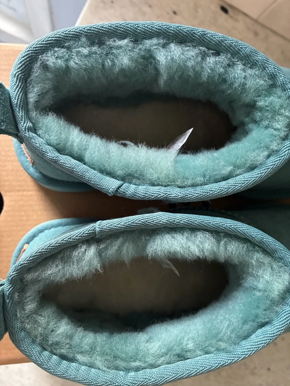 EUC Women’s Uggs Ultra Mini Size 8 Teal Blue